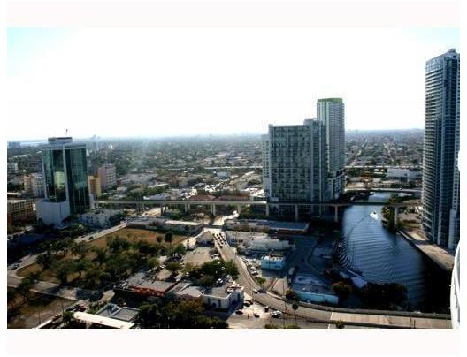 41 Southeast 5th Street, Unit 2002 Miami, FL 33131 - Photo 8 of 14