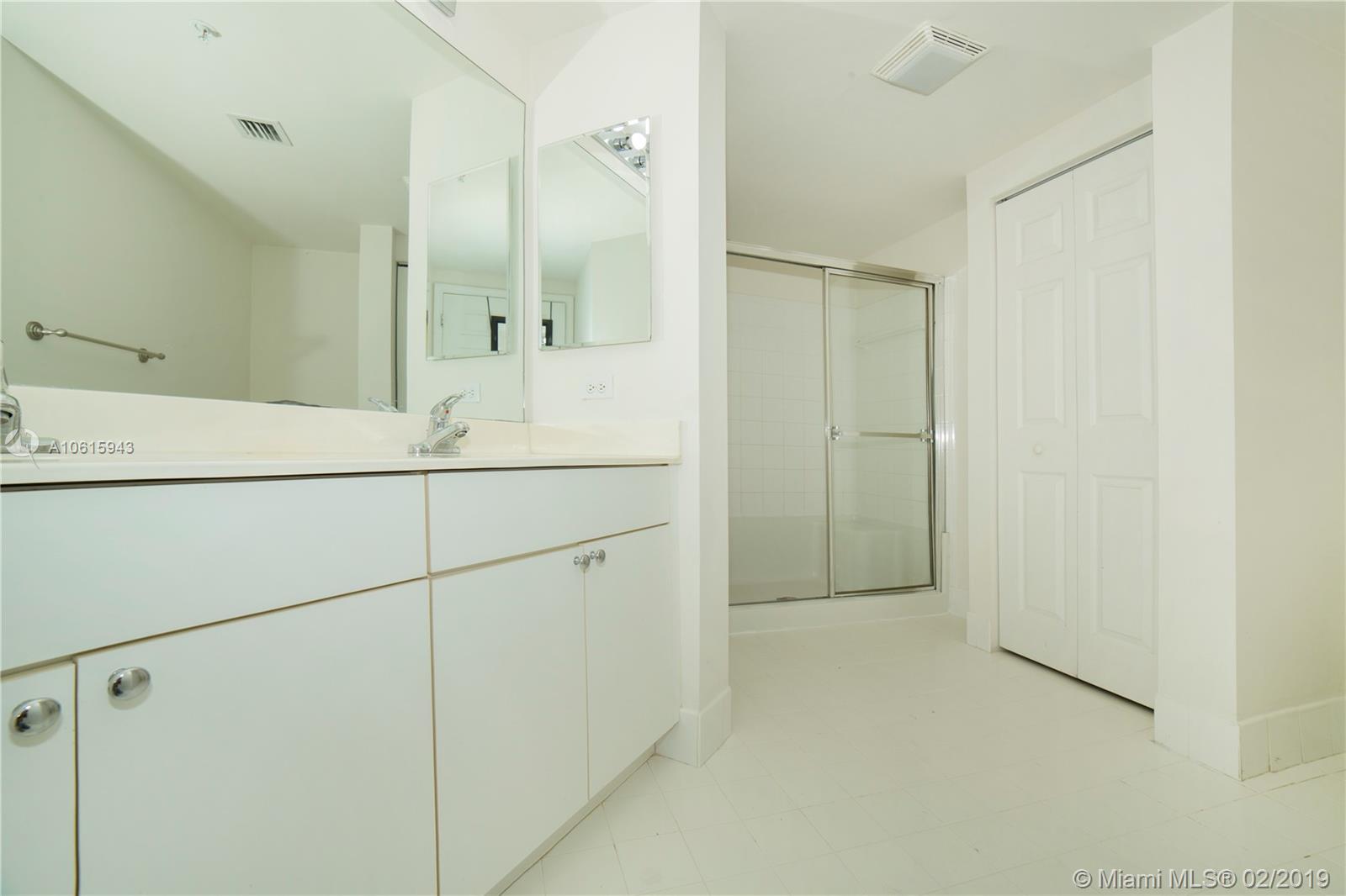 17100 North Bay Road, Unit 1514 Sunny Isles Beach, FL 33160 - Photo 29 of 38