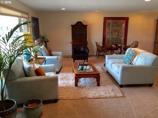 4408 Southwest Perkins Avenue Pendleton, OR 97801 - Photo 3 of 24