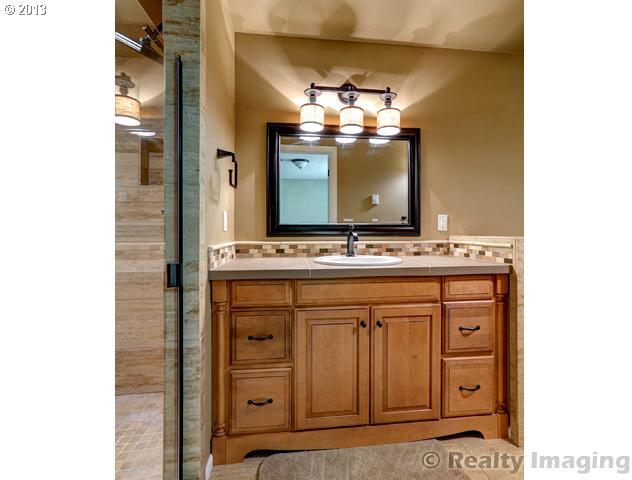 4416 Northwest Barnes Road, Unit 2 Portland, OR 97210 - Photo 5 of 8