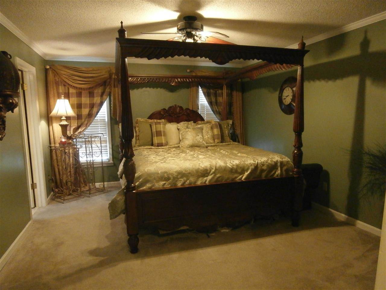 8474 Dulwich Road Memphis, TN 38016 - Photo 10 of 24 Spacious elegant Master Suite ----easily equips large furniture.