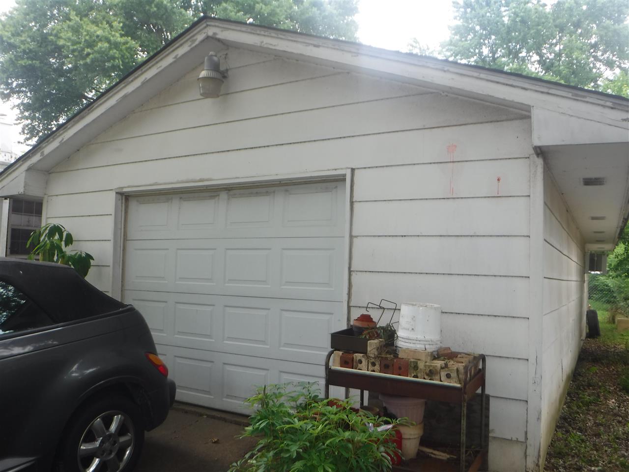1938 Capri Road Memphis, TN 38117 - Photo 4 of 16 Gallery Image 4