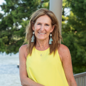 Beth Carter, Agent in  - Compass