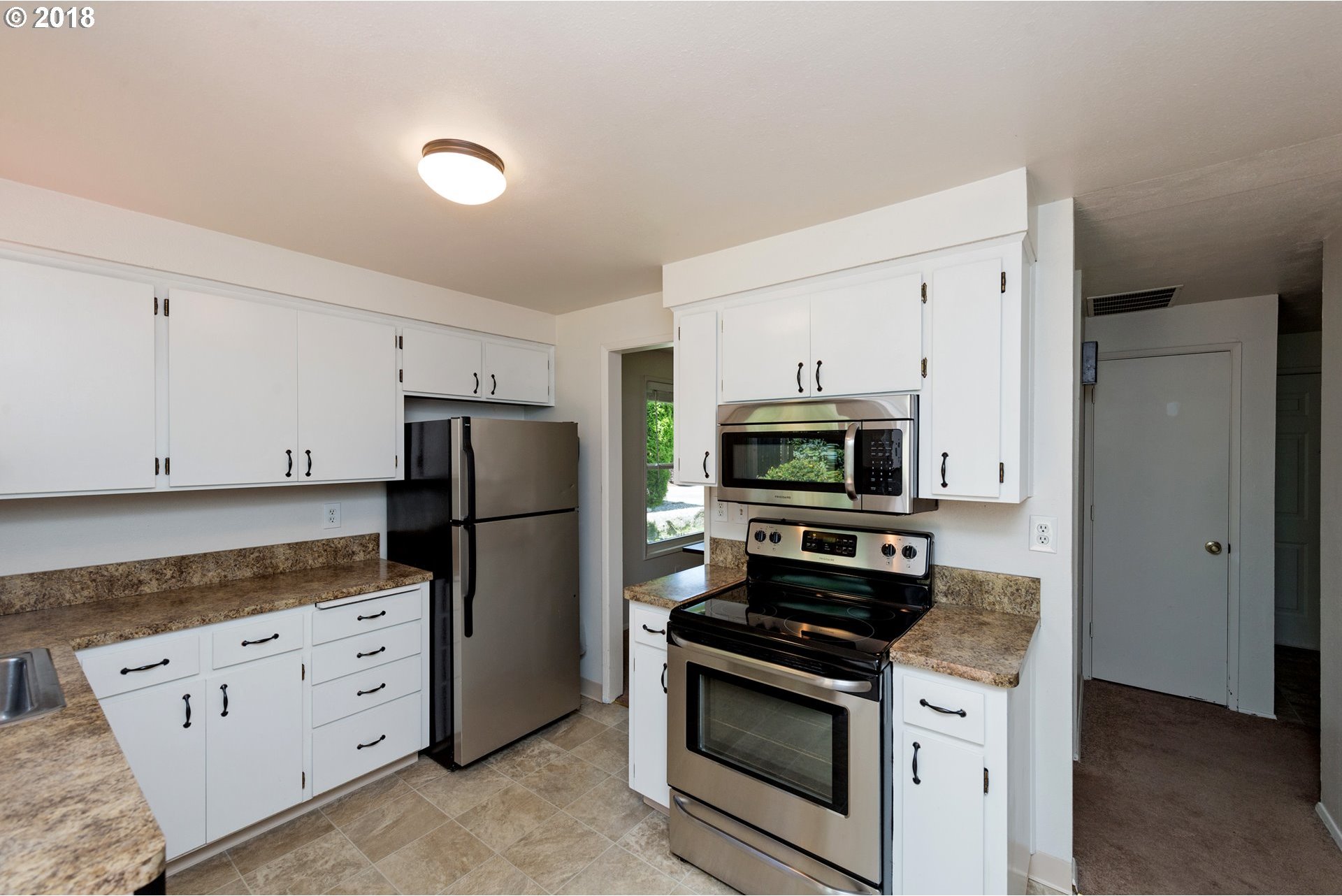 7448 Southwest Delaware Circle Tualatin, OR 97062 - Photo 3 of 26 Gallery Image 3