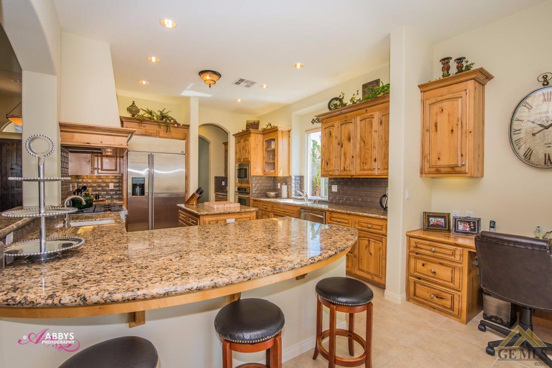 13407 Raphael Avenue Bakersfield, CA 93306 - Photo 7 of 40