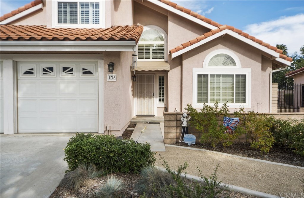 136 Sandpoint Lane Riverside, CA 92506 - Photo 4 of 35