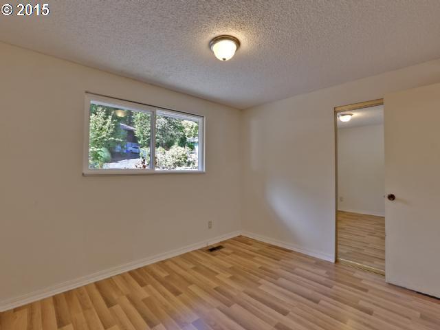 2958 Southwest Taylors Ferry Road Portland, OR 97219 - Photo 5 of 15 Gallery Image 5