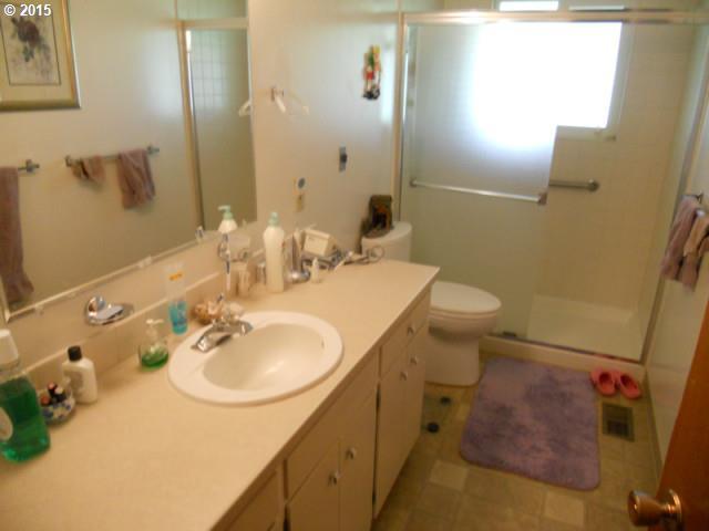 1074 Randolph Road Woodburn, OR 97071 - Photo 6 of 10 Gallery Image 6