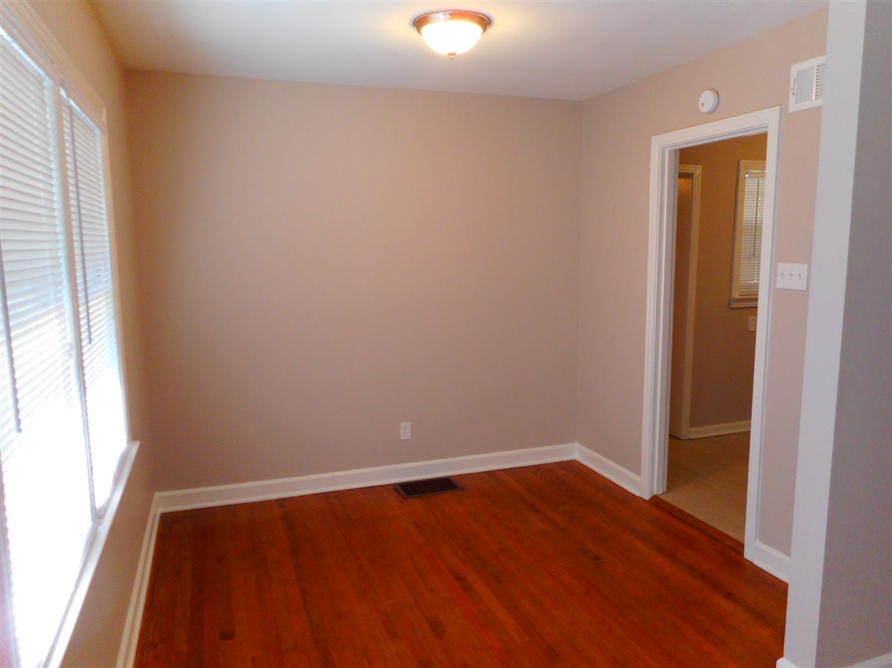 1635 Raymore Road Memphis, TN 38117 - Photo 3 of 15