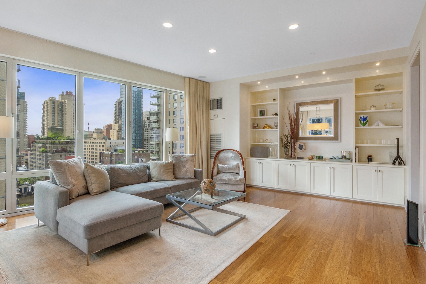 255 East 74th Street, Unit 10C Manhattan, NY 10021 - Photo 4 of 8