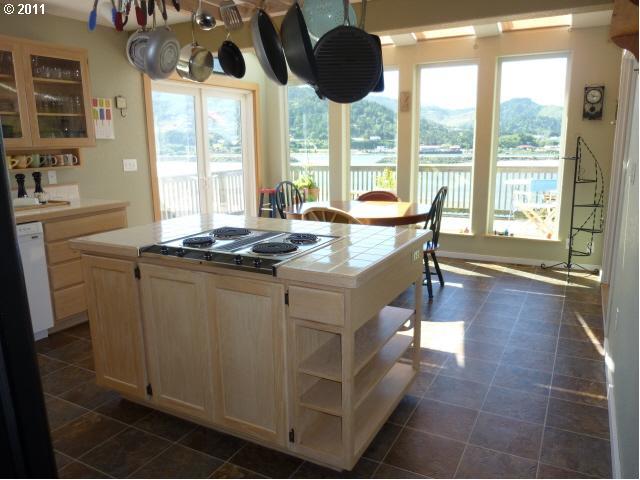 94115 Doyle Point Road Gold Beach, OR 97444 - Photo 8 of 16 Gallery Image 8