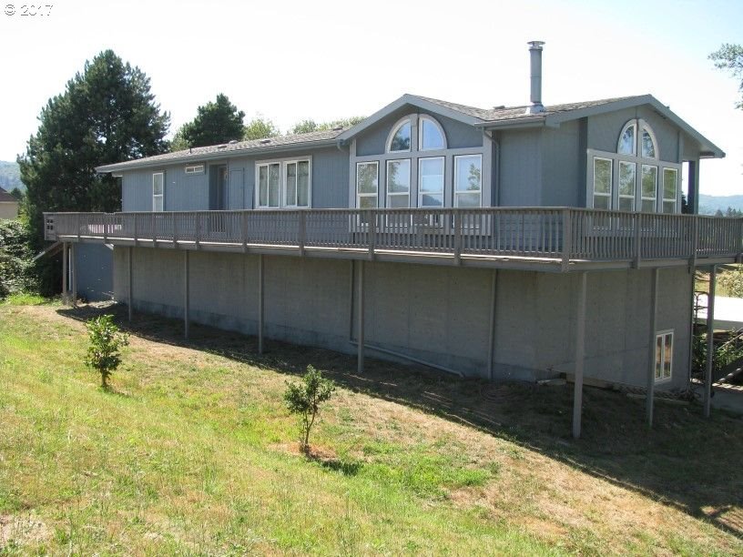 16028 Northwest Gillihan Road Portland, OR 97231 - Photo 2 of 11 Gallery Image 2