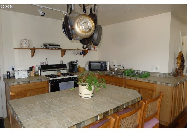 699 East Alder Place Reedsport, OR 97467 - Photo 6 of 18 Gallery Image 6