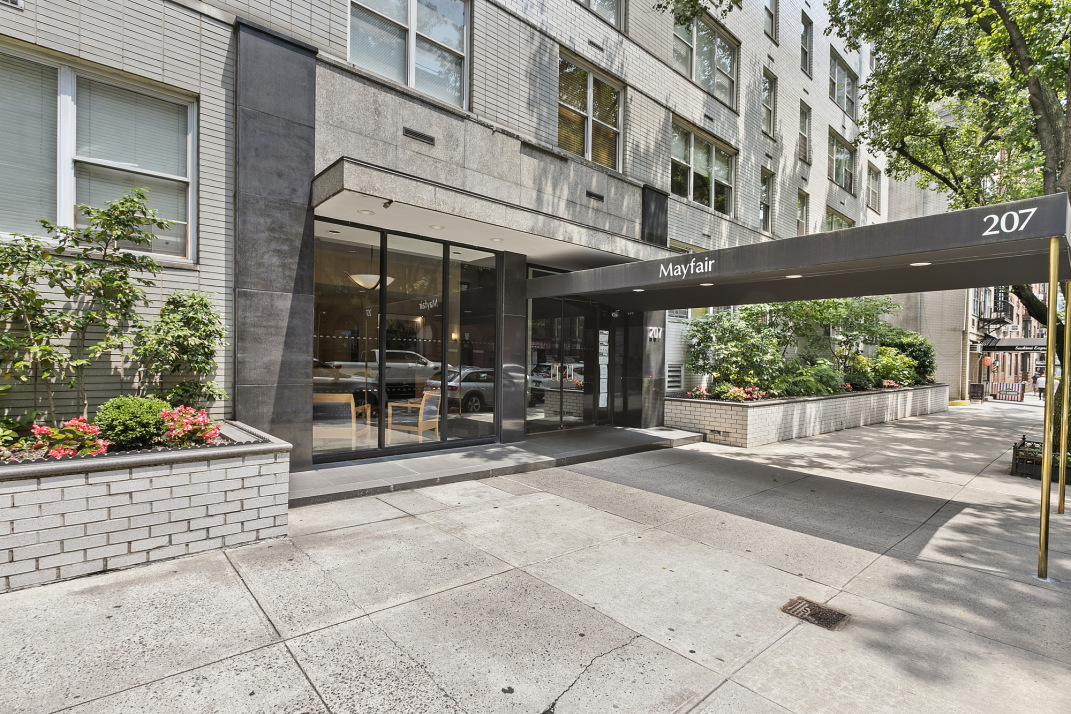 The Mayfair 207 E 74th St, Manhattan, NY 10021 - Photo 3 of 6