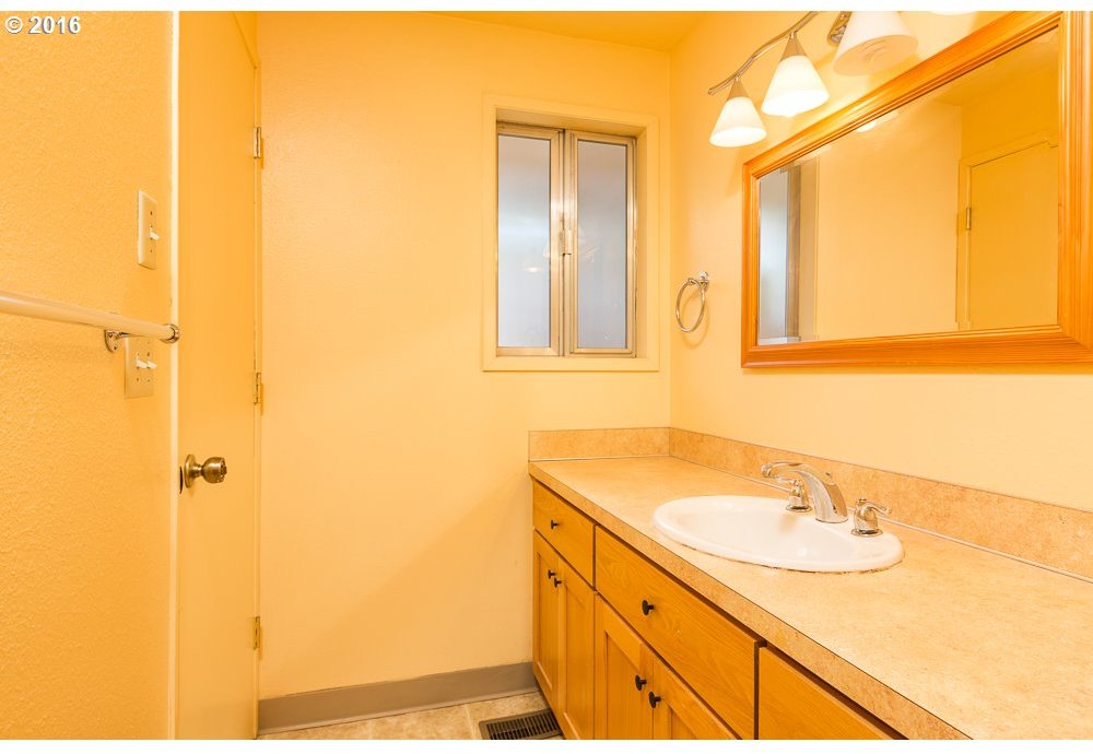 7410 Southwest Capitol Hill Road Portland, OR 97219 - Photo 5 of 19 Gallery Image 5