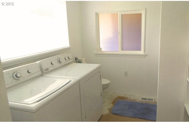 140 Traylor Road Riddle, OR 97469 - Photo 14 of 25
