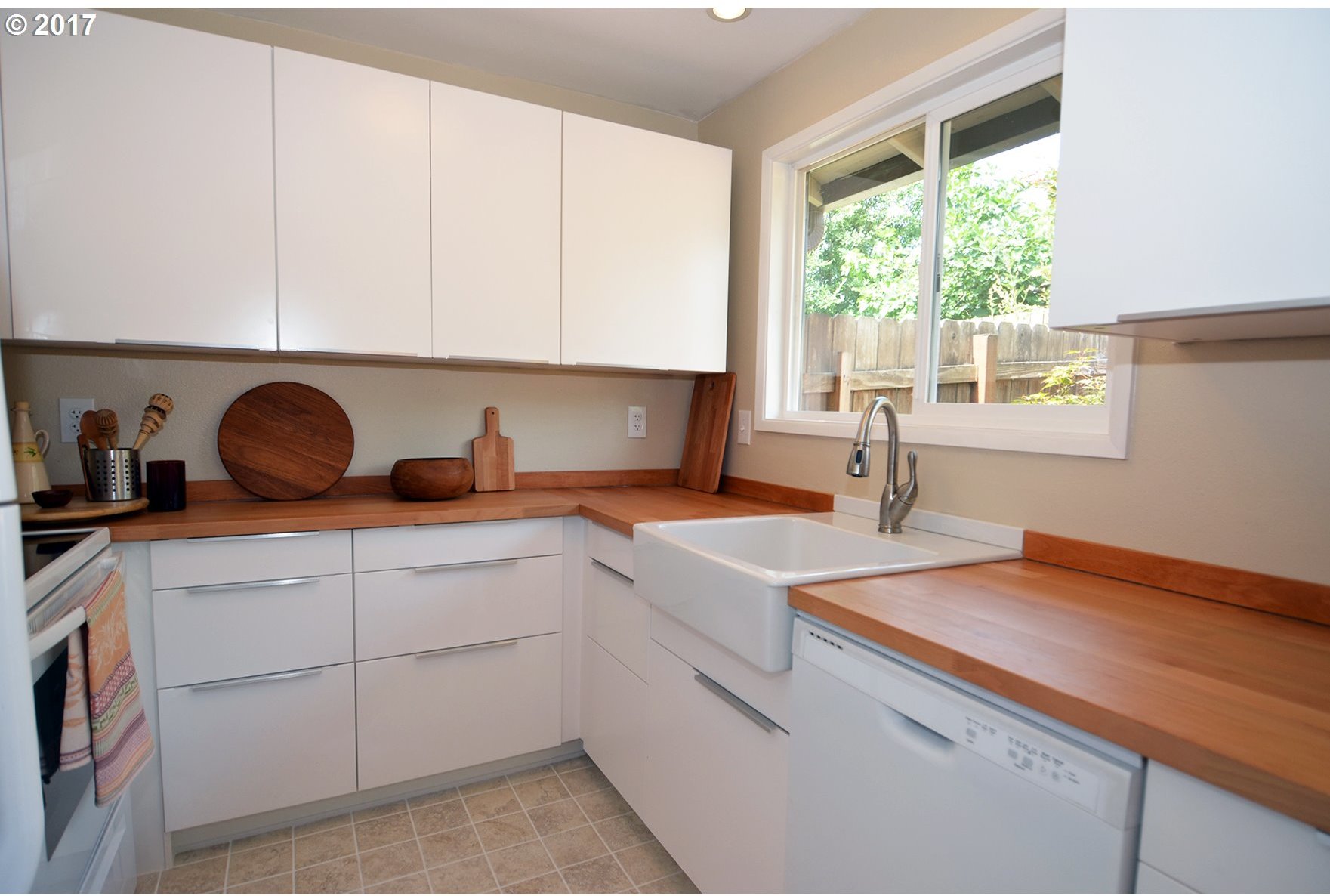 2711 Southwest Spring Garden Street Portland, OR 97219 - Photo 6 of 13 Gallery Image 6
