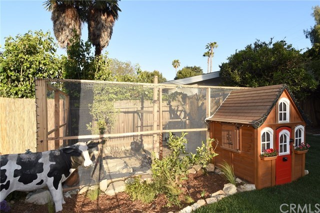 12 Harbor Sight Drive Rolling Hills Estates, CA 90274 - Photo 44 of 56 These chickens have it made!