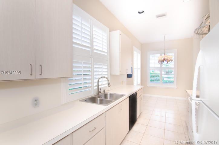 249 Hampton Place Jupiter, FL 33458 - Photo 6 of 28 Gallery Image 6