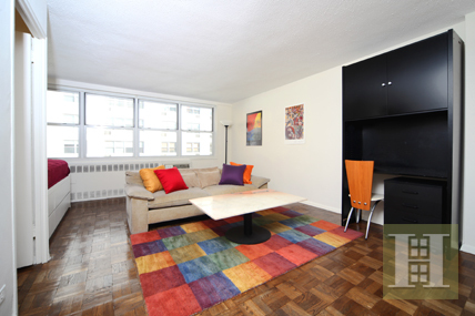 310 East 70th Street, Unit 7J Manhattan, NY 10021 - Photo 1 of 4