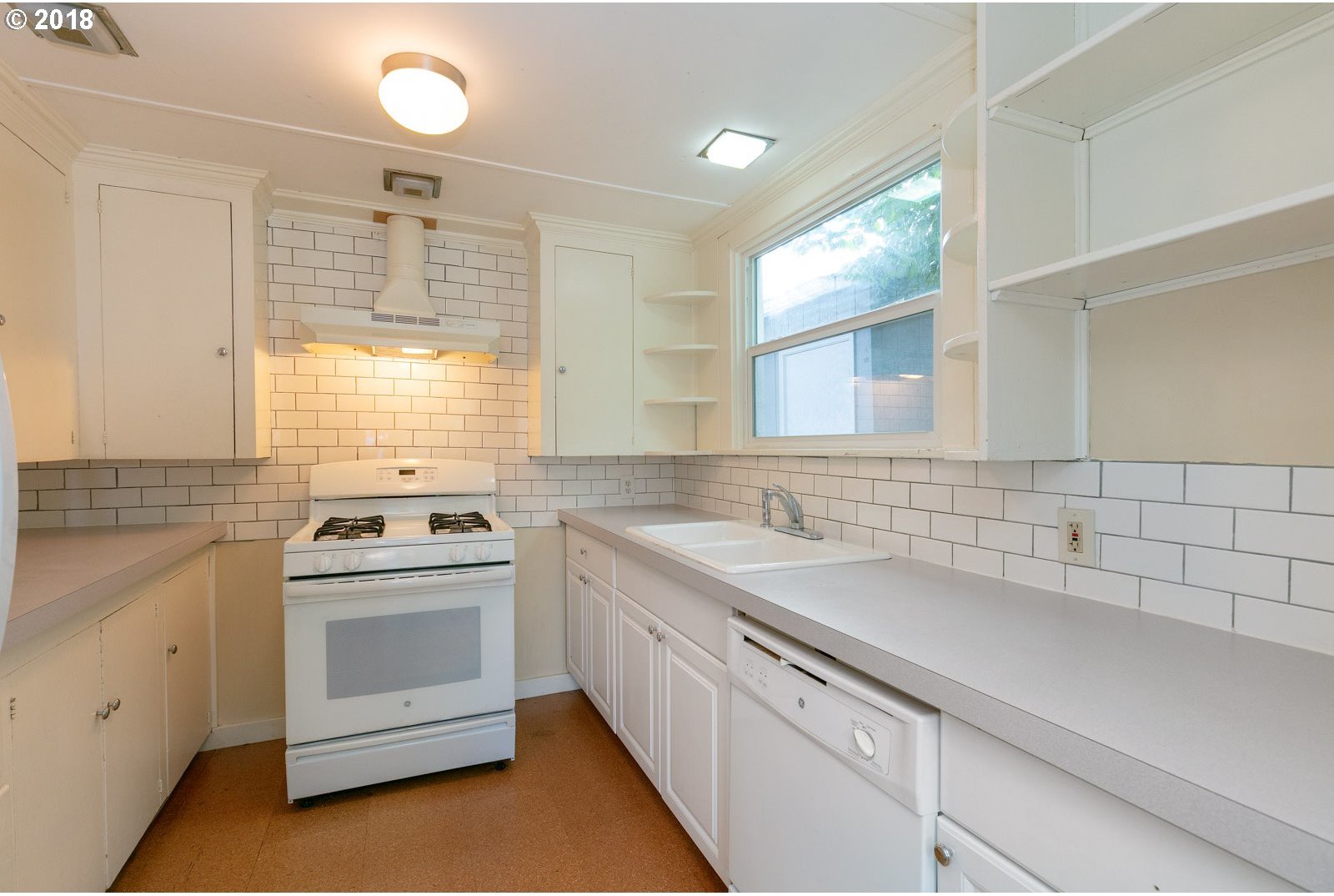 232 Southwest Hamilton Street Portland, OR 97239 - Photo 6 of 19 Gallery Image 6