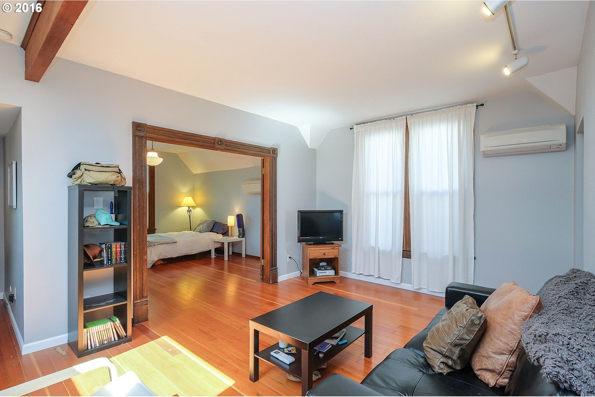 3206 Southwest Kelly Avenue Portland, OR 97239 - Photo 4 of 27