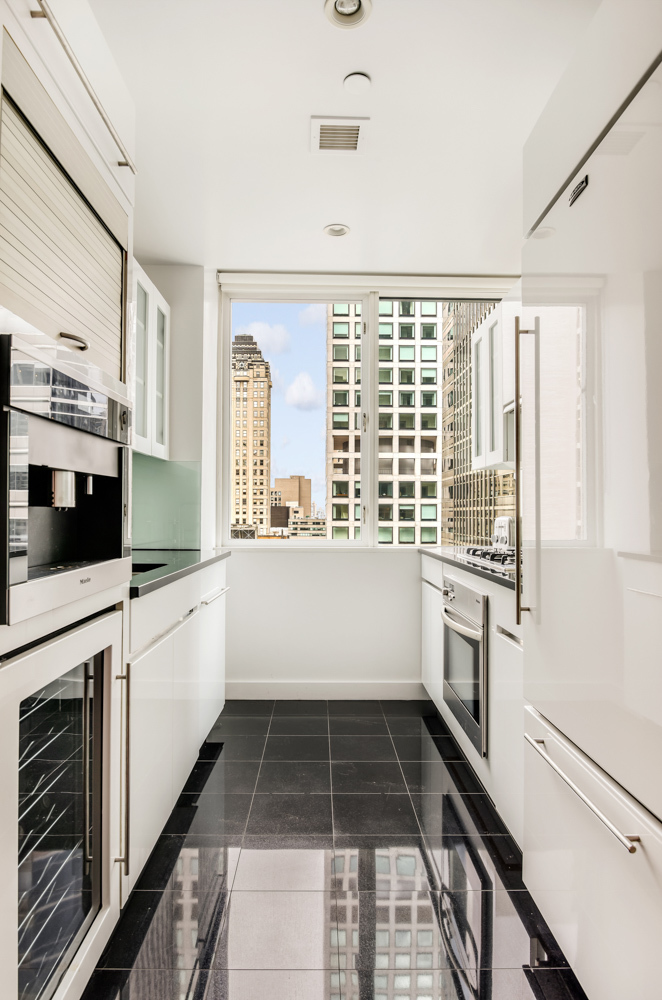 60 East 55th Street, Unit 33A Manhattan, NY 10022 - Photo 5 of 12