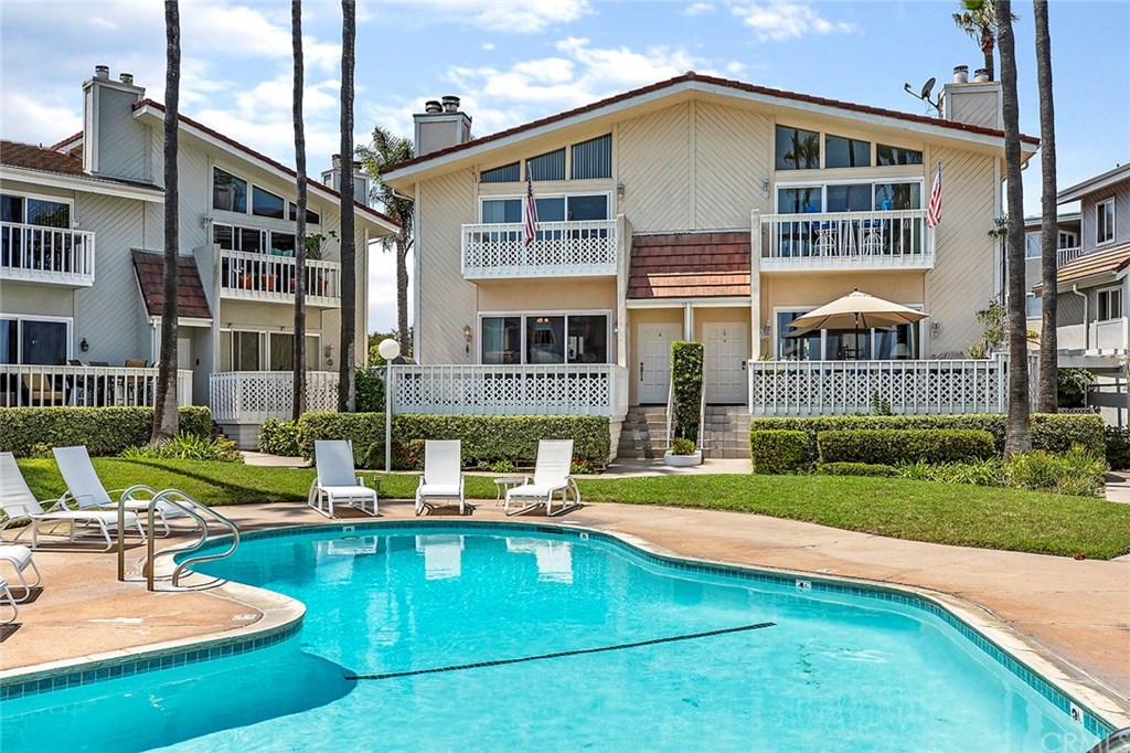 16276 Pacific Circle, Unit A Huntington Beach, CA 92649 - Photo 3 of 36