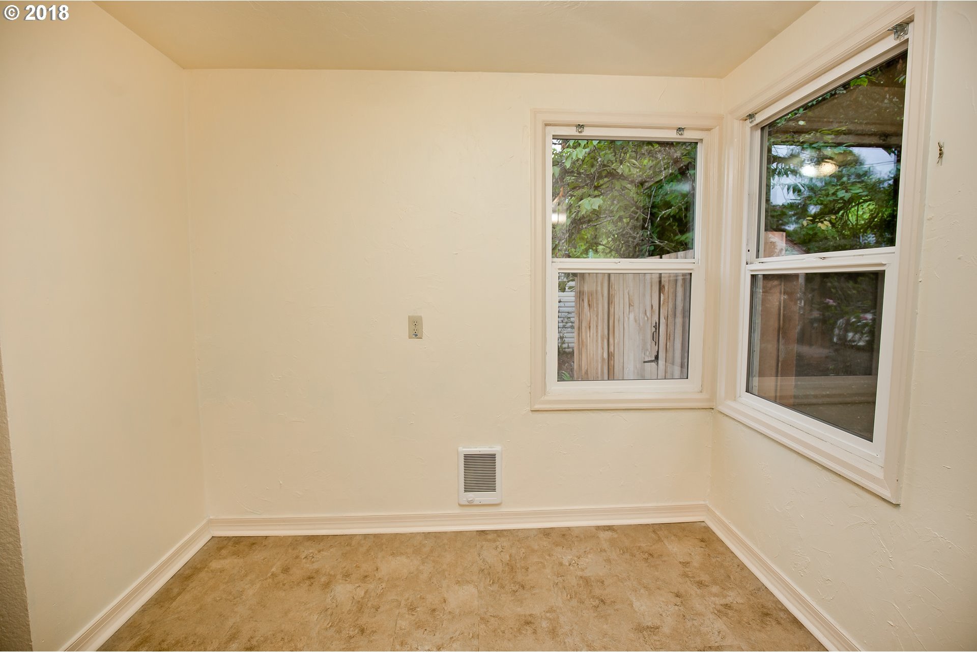 860 Kelly Boulevard Springfield, OR 97477 - Photo 9 of 26