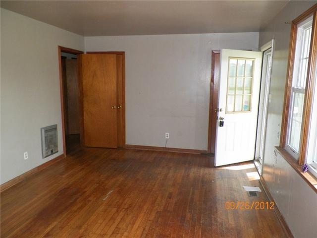 1015 Hannaway Road Columbia, TN 38401 - Photo 6 of 12 Living Room