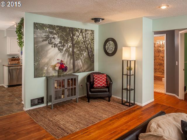 3813 Southwest Huber Street Portland, OR 97219 - Photo 8 of 16 Gallery Image 8