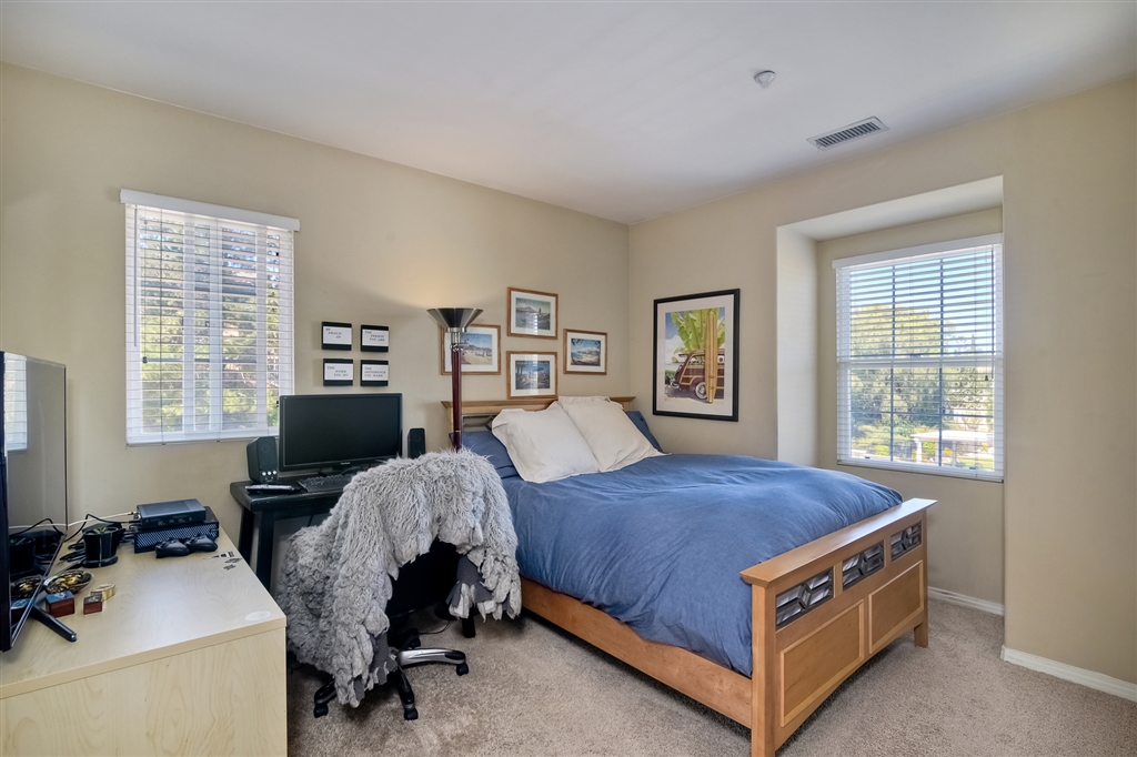 1062 Inverlochy Drive Fallbrook, CA 92028 - Photo 15 of 25 Upstairs bedroom with jack and Jill bath