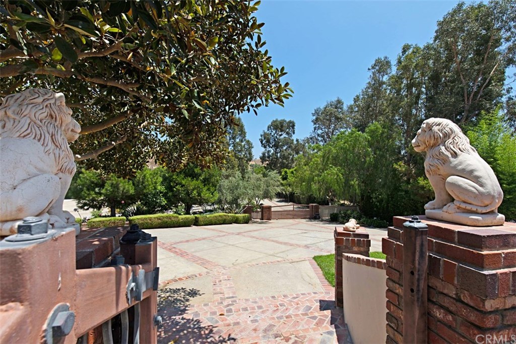 1640 Hillside Avenue Norco, CA 92860 - Photo 15 of 75 Looking down driveway from grand courtyard