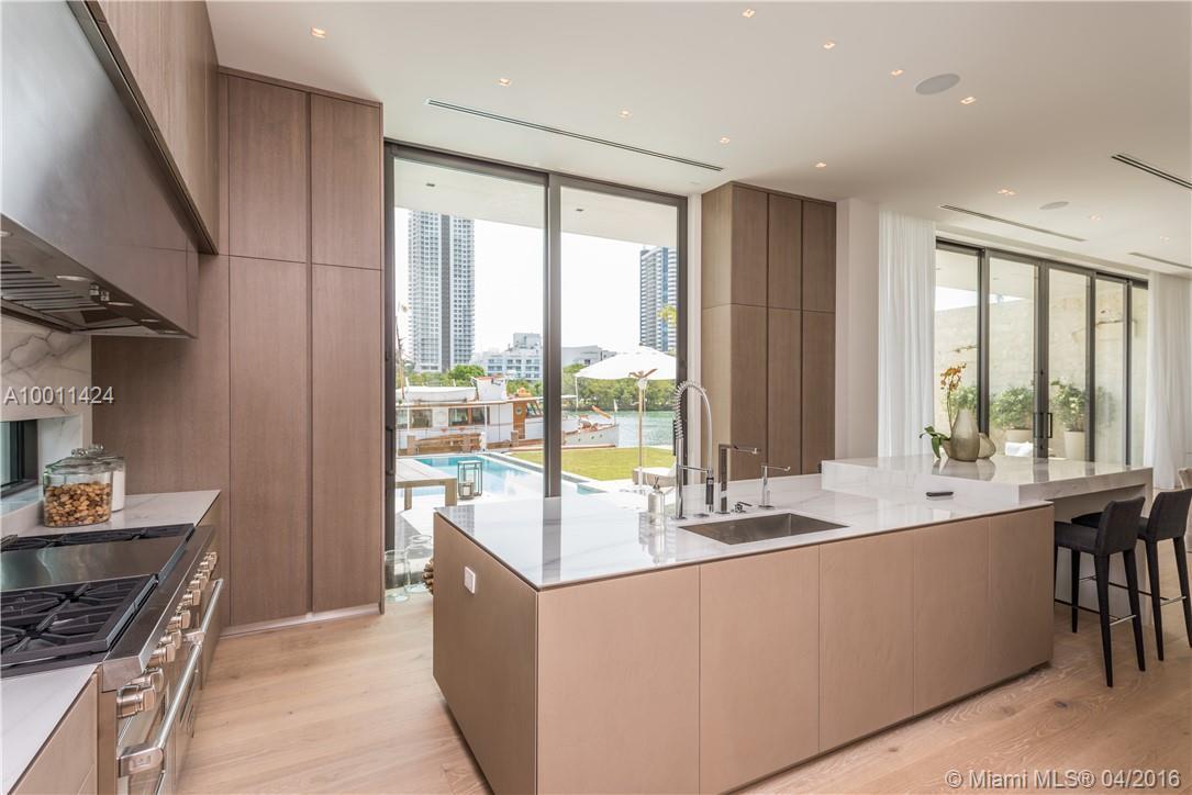 6411 Allison Road Miami Beach, FL 33141 - Photo 11 of 35