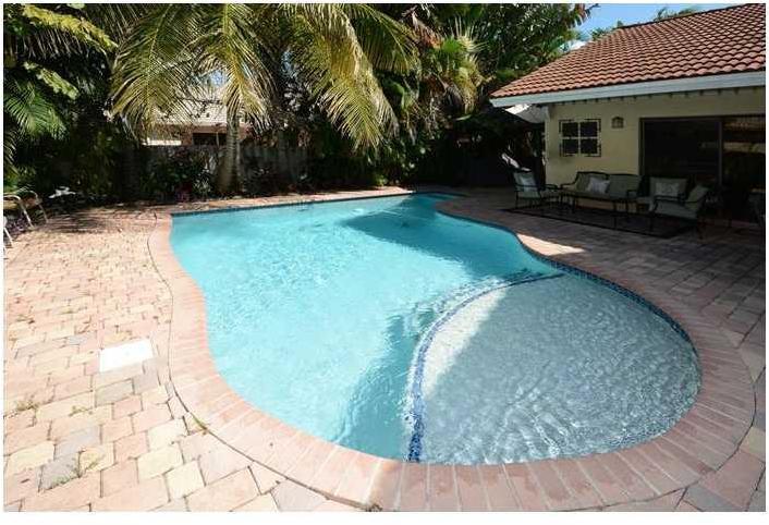 3230 Overlook Road Davie, FL 33328 - Photo 21 of 23