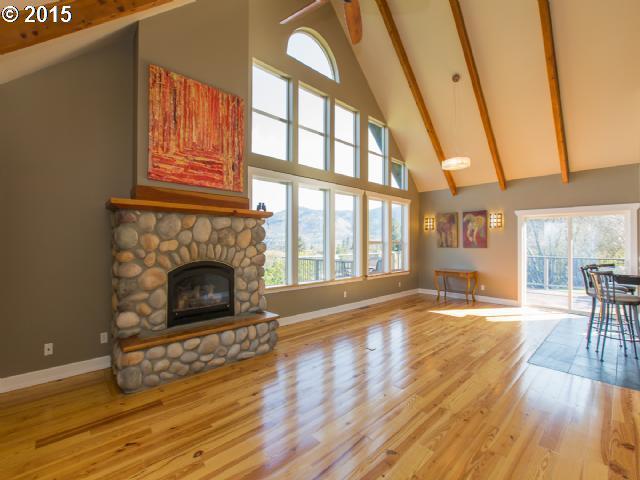 555 Highline Road Hood River, OR 97031 - Photo 6 of 16