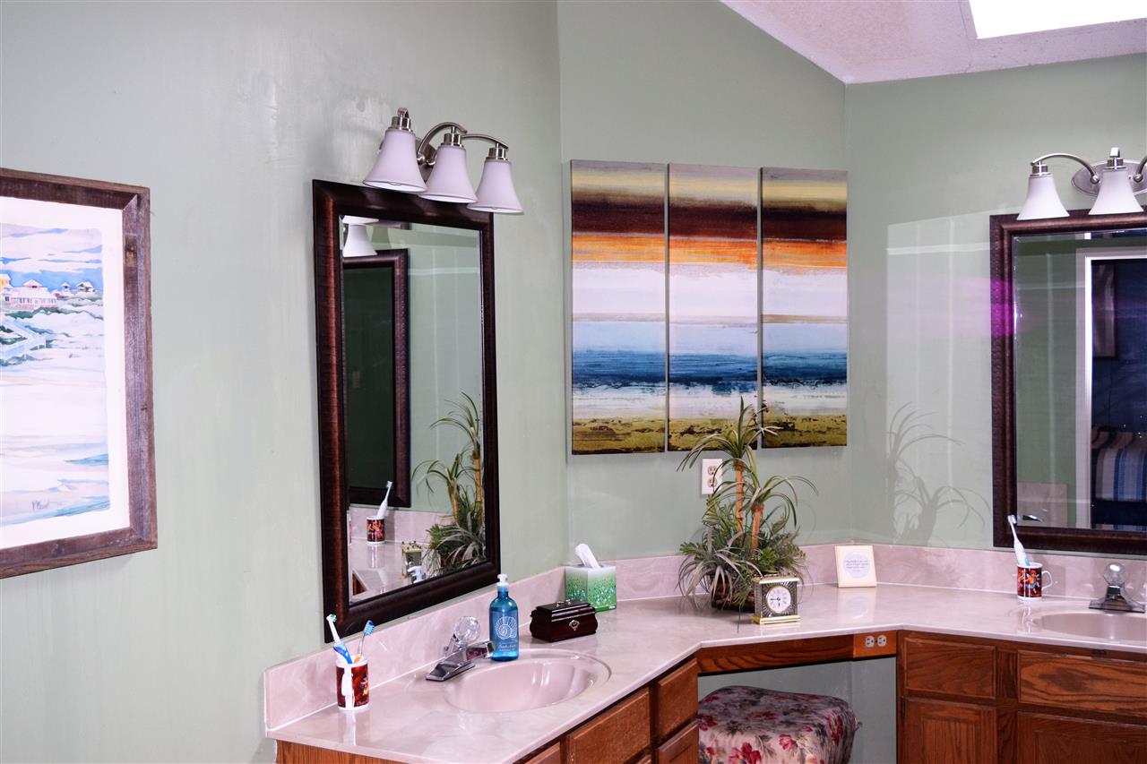 125 Walnut Ridge Lane Memphis, TN 38018 - Photo 12 of 21 Master Bath