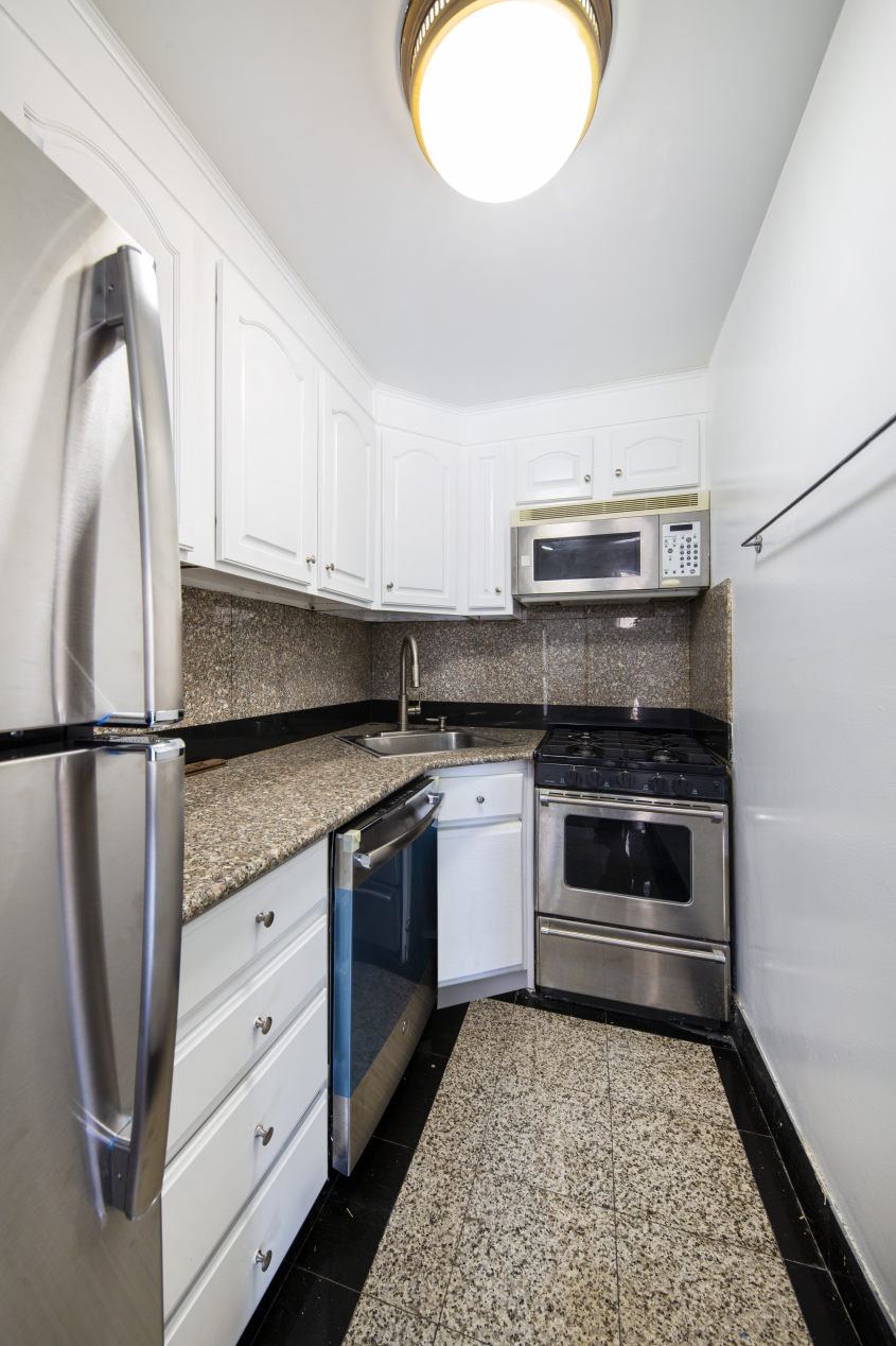 368 West 23rd Street, Unit 2F Manhattan, NY 10011 - Photo 6 of 9