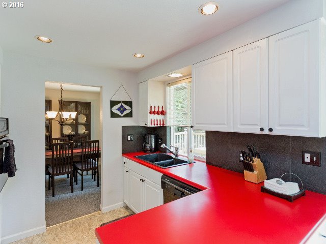 5050 Southwest Taylors Ferry Road Portland, OR 97219 - Photo 6 of 32 Gallery Image 6