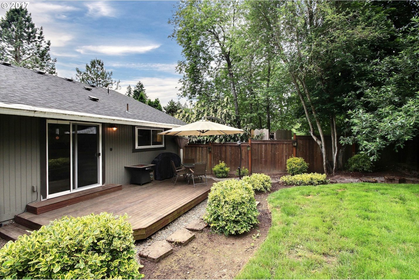 2133 Southwest Marigold Street Portland, OR 97219 - Photo 18 of 20 Gallery Image 18