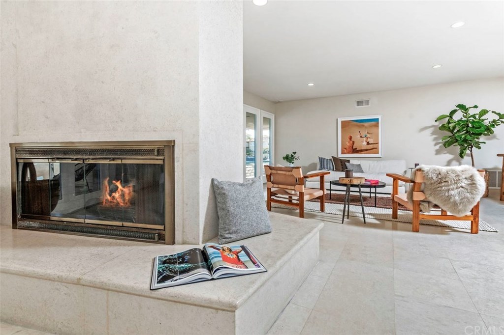 3282 Gilbert Drive Huntington Beach, CA 92649 - Photo 6 of 37