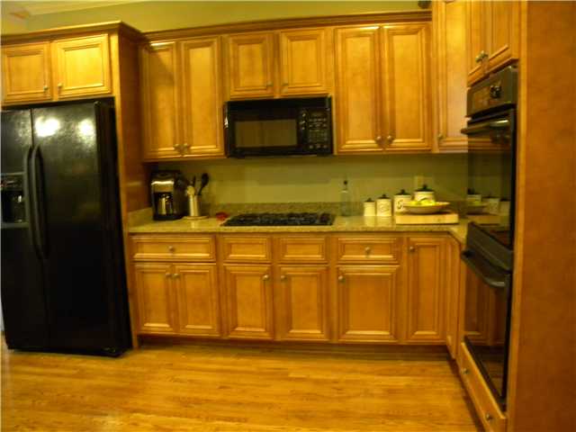4517 Whisper Spring Drive Collierville, TN 38017 - Photo 4 of 12 Yes, I know your heart is stopping ! Two ovens! Gas cooktop ! Granite ! Hardwoods ! The Best for you !