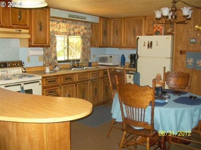 1053 Dick George Road Cave Junction, OR 97523 - Photo 3 of 10
