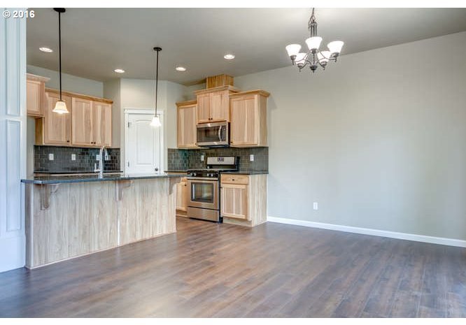 3951 10th Street Hubbard, OR 97032 - Photo 11 of 32 Gallery Image 11