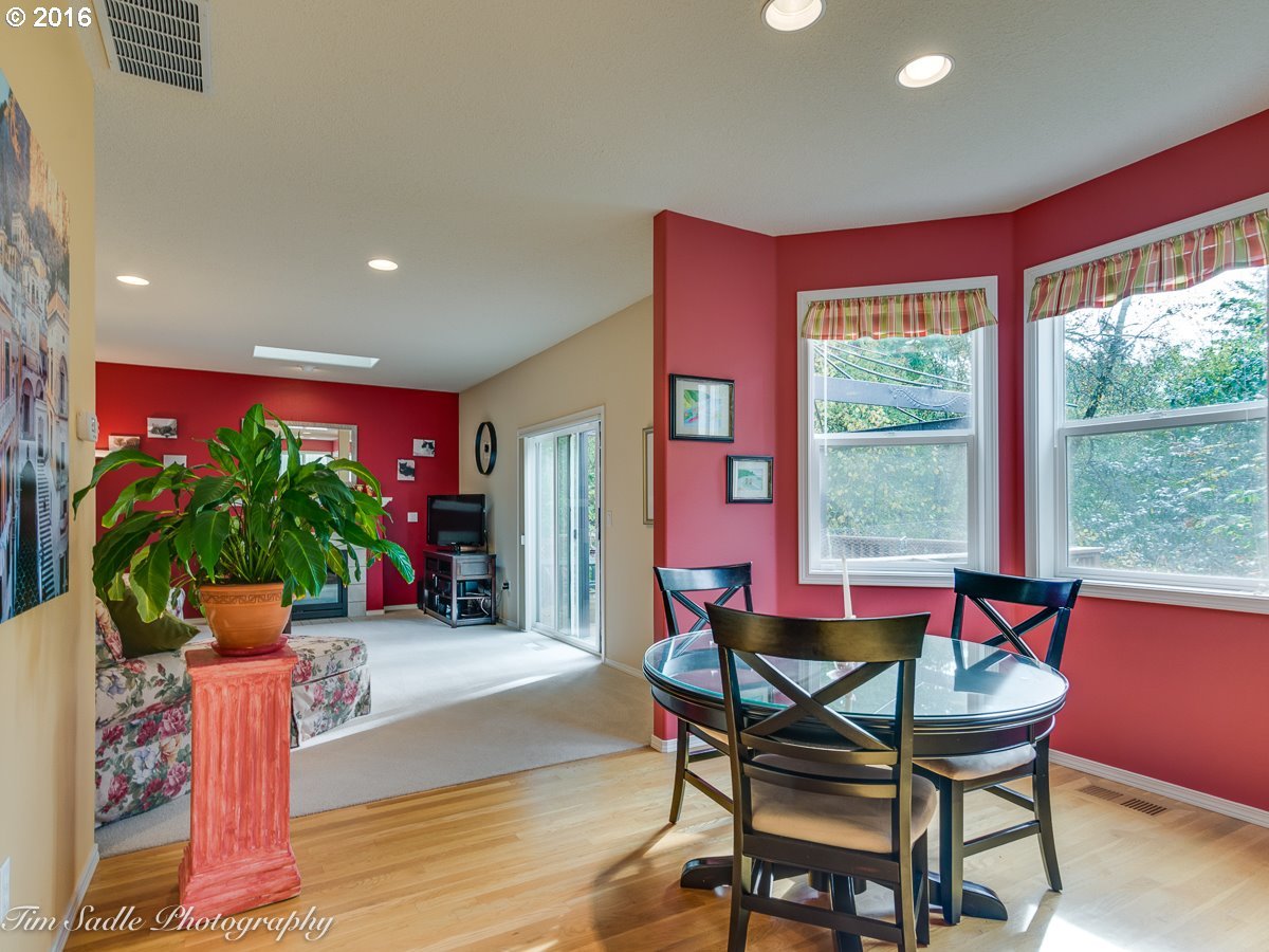4402 Southwest Palatine Street Portland, OR 97219 - Photo 7 of 22