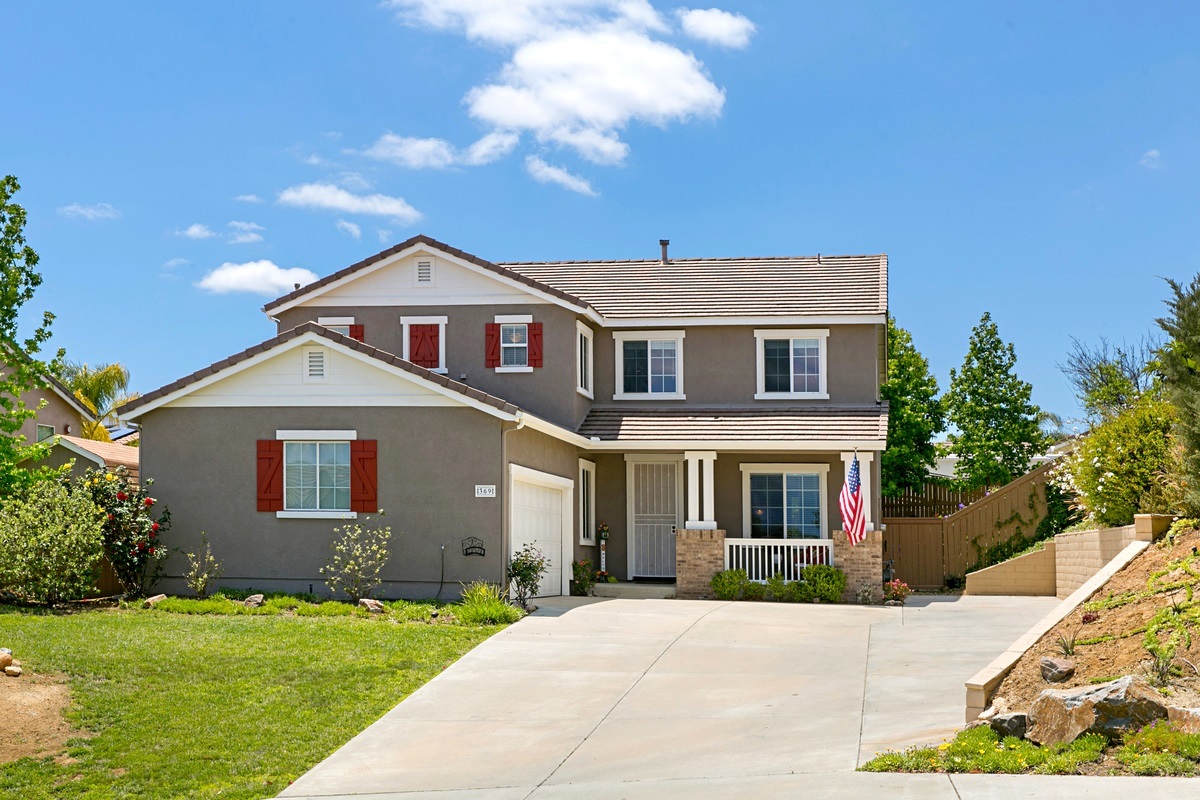369 Natalie Way Fallbrook, CA 92028 - Photo 1 of 25