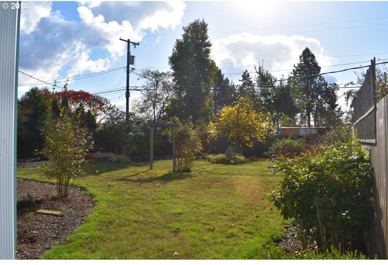 1915 H Street Springfield, OR 97477 - Photo 17 of 24