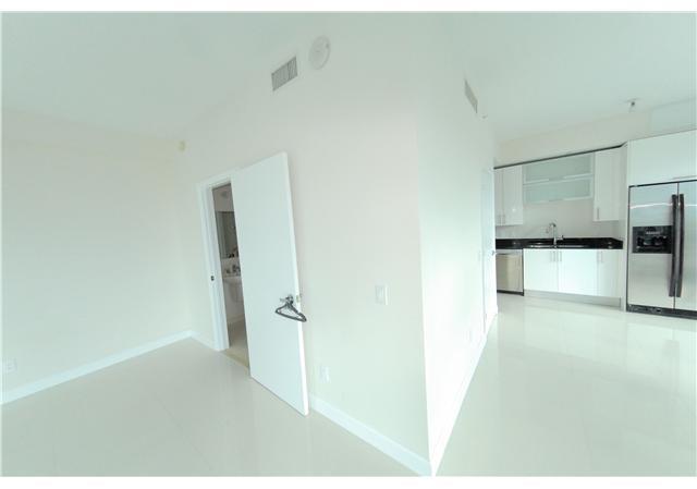 60 Southwest 13th Street, Unit 1421 Miami, FL 33130 - Photo 3 of 23