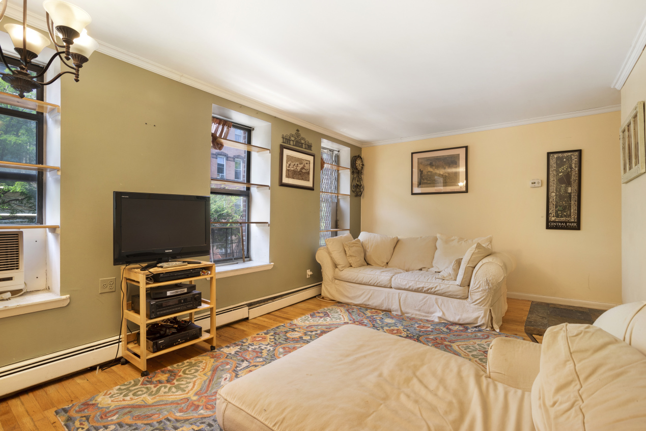 319 East 105th Street, Unit 2F Manhattan, NY 10029 - Photo 2 of 7