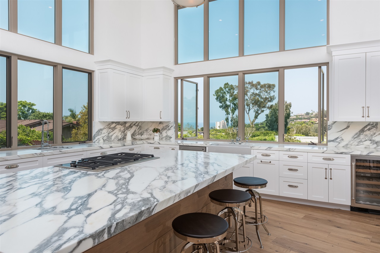 2810 Hidden Valley Road La Jolla, CA 92037 - Photo 4 of 25